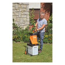 Измельчитель садовый электрический Villager VC 2500 для веток и травы