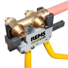 Ручной аксиальный пресс REMS Ax-Press H для соединений 12-32 мм