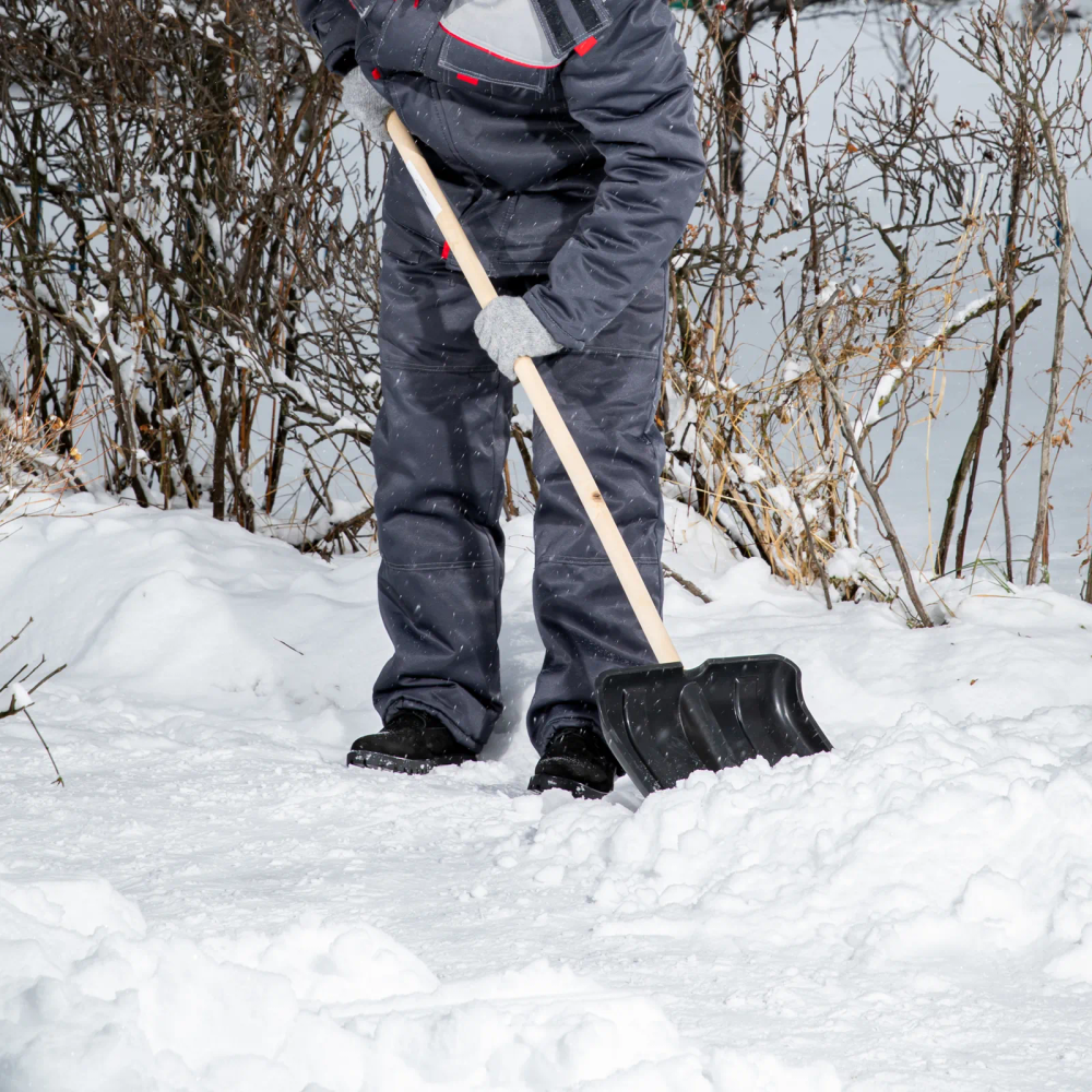 Лопата для уборки снега пластиковая, 350 х 350 х 1445 мм, деревянный черенок, Россия - фото 10